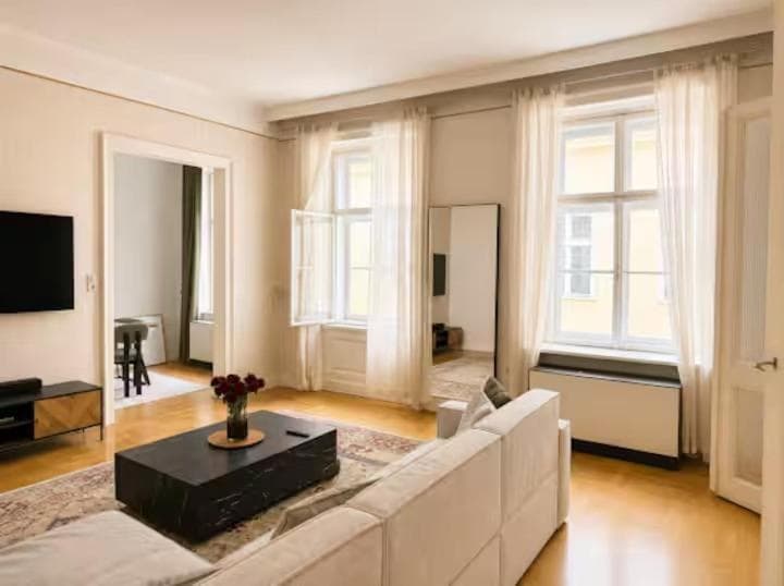 Luxury Stay in Prime District - 3
